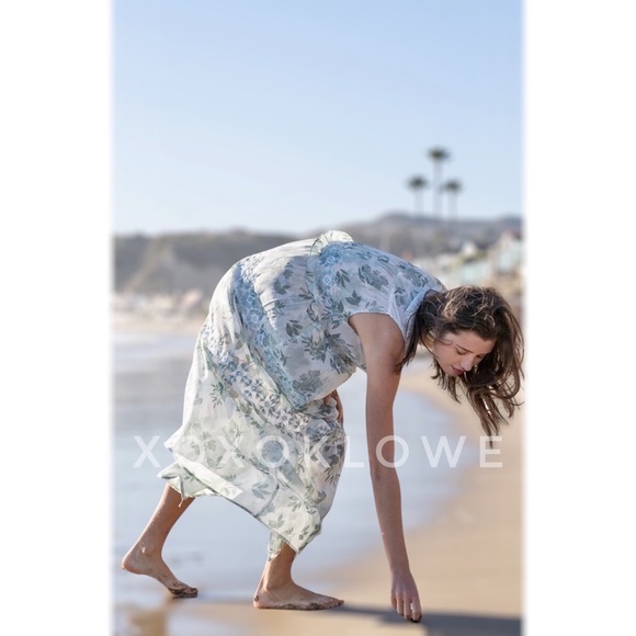 POL Sage & White Sleeveless Tiered Button Front Midi Dress - Picture 12 of 16